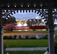 Riverbank villa - 4 bedroom house villa - Tourism Caloundra