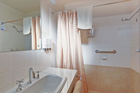 Gold Rush Inn - Tourism Caloundra 24