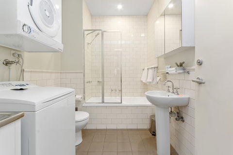 Launceston Central Apartment Hotel Official - Tourism Caloundra 13