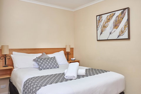 Elphin Serviced Apartments - Tourism Caloundra 4