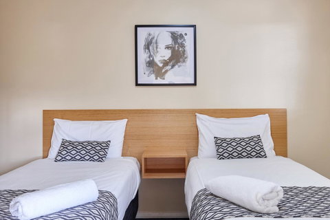 Elphin Serviced Apartments - Tourism Caloundra 3