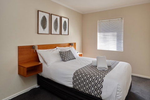 Elphin Serviced Apartments - Tourism Caloundra 1
