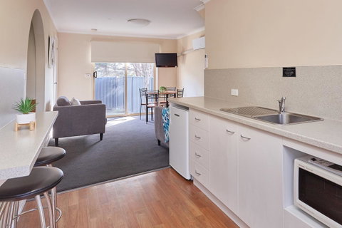 Elphin Serviced Apartments - Tourism Caloundra 8