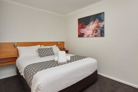 Elphin Serviced Apartments - Tourism Caloundra 2