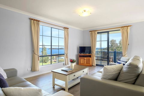 Omaroo Cottage Bruny Island - Tourism Caloundra 1