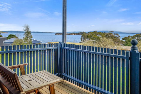 Omaroo Cottage Bruny Island - Tourism Caloundra 2