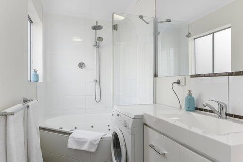 Trinity Hill Apartments - Tourism Caloundra 2