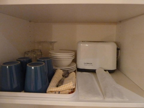 Mayfair Plaza Motel And Apartments - Tourism Caloundra 13