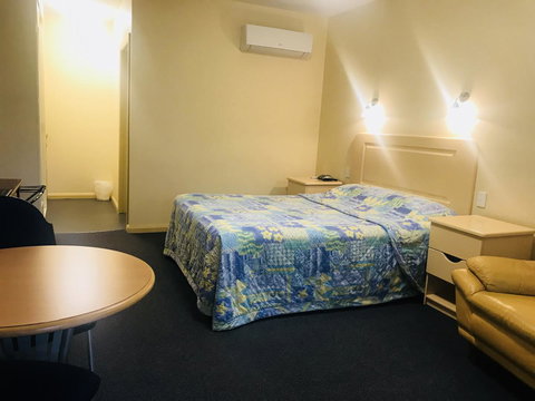 Mayfair Plaza Motel And Apartments - Tourism Caloundra 7