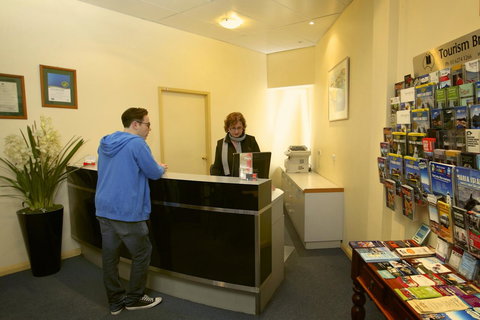 Mayfair Plaza Motel And Apartments - Tourism Caloundra 2