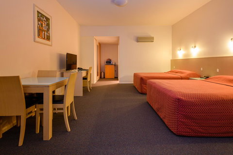 Mayfair Plaza Motel And Apartments - Tourism Caloundra 6