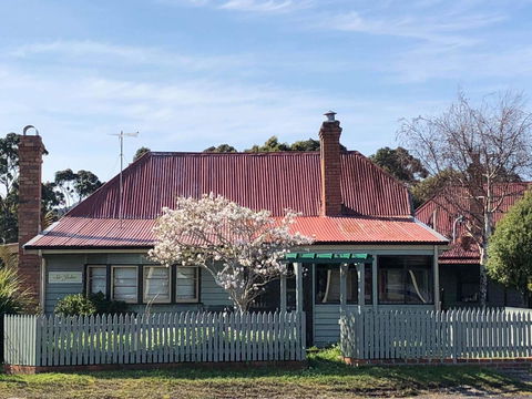 Kerrellie Cottages 2, 4 & 8 Reid Street - Tourism Caloundra 0