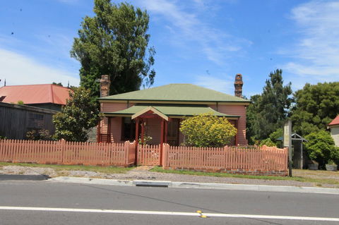 Kerrellie Cottages 2, 4 & 8 Reid Street - Tourism Caloundra 2