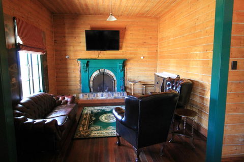 Kerrellie Cottages 2, 4 & 8 Reid Street - Tourism Caloundra 5