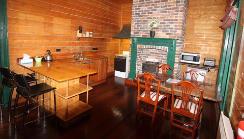 Kerrellie Cottages 2, 4 & 8 Reid Street - Tourism Caloundra 9
