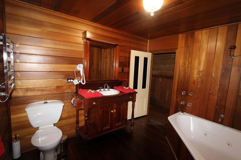 Kerrellie Cottages 2, 4 & 8 Reid Street - Tourism Caloundra 25