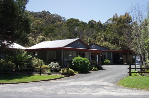 The Crays Accommodation - Tourism Caloundra 0