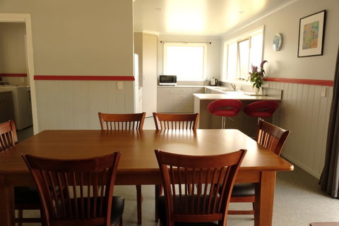 The Crays Accommodation - Tourism Caloundra 12