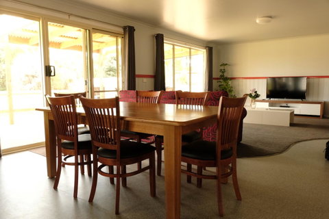 The Crays Accommodation - Tourism Caloundra 13