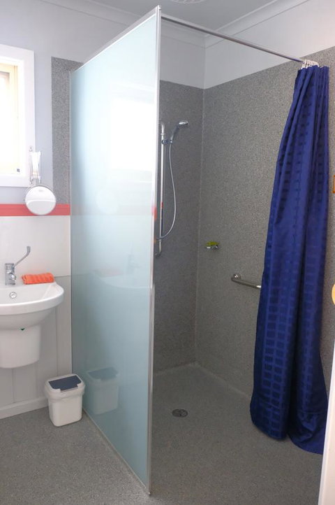 The Crays Accommodation - Tourism Caloundra 1