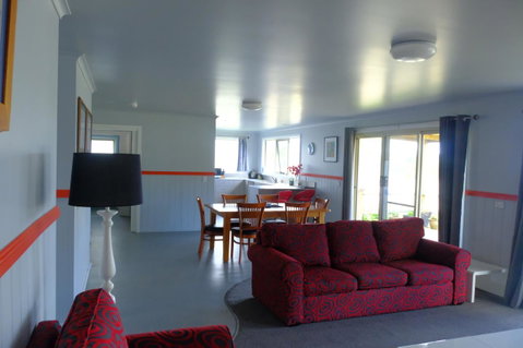 The Crays Accommodation - Tourism Caloundra 2