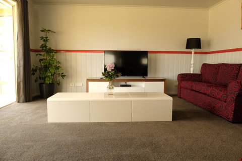 The Crays Accommodation - Tourism Caloundra 16