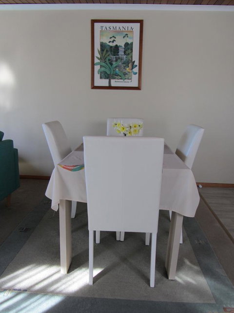 Elm Trees Accommodation @ Ross - Tourism Caloundra 14