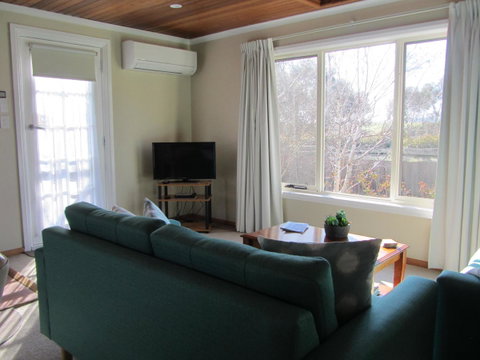 Elm Trees Accommodation @ Ross - Tourism Caloundra 15