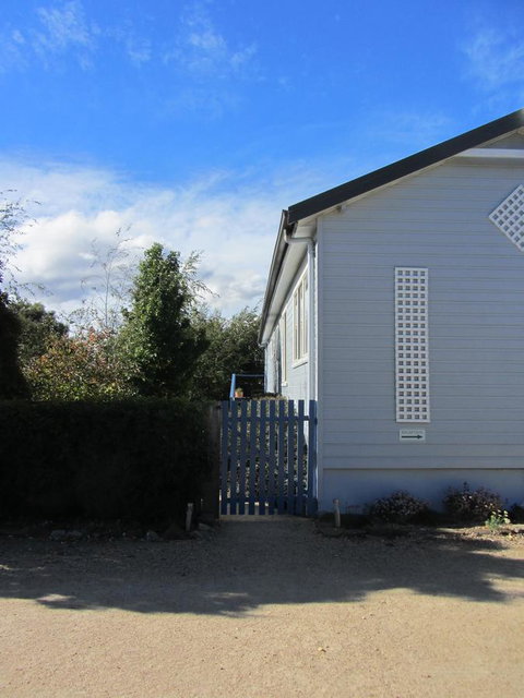 Elm Trees Accommodation @ Ross - Tourism Caloundra 3
