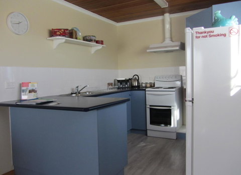 Elm Trees Accommodation @ Ross - Tourism Caloundra 17