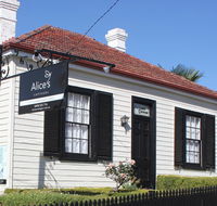 Alice's Cottages - Tourism Caloundra