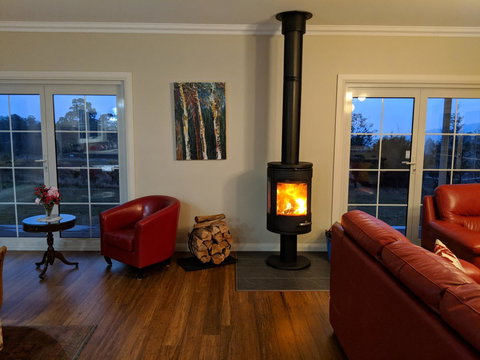 Mountain Blue Guest House - Tourism Caloundra 7