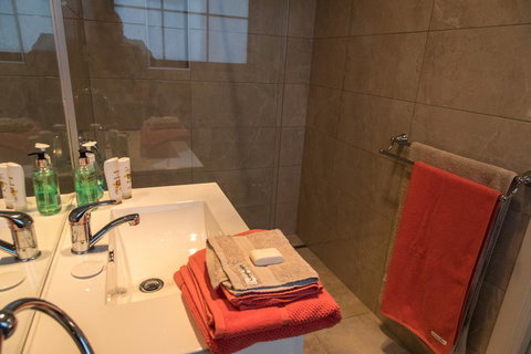 Mountain Blue Guest House - Tourism Caloundra 14