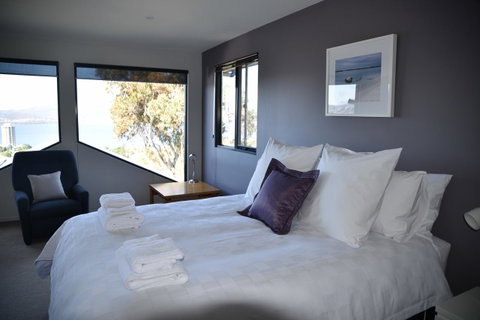 Studioat10 - Tourism Caloundra 6