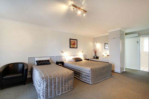 Tamar River Villas - Tourism Caloundra 2