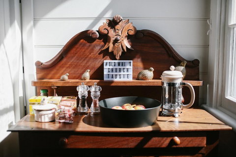 Old White Church Bed & Breakfast - Tourism Caloundra 11