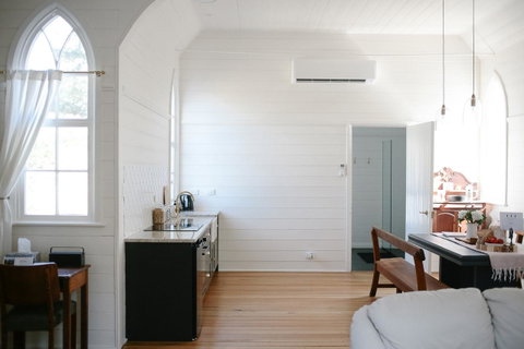 Old White Church Bed & Breakfast - Tourism Caloundra 18