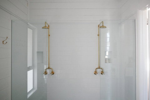 Old White Church Bed & Breakfast - Tourism Caloundra 3
