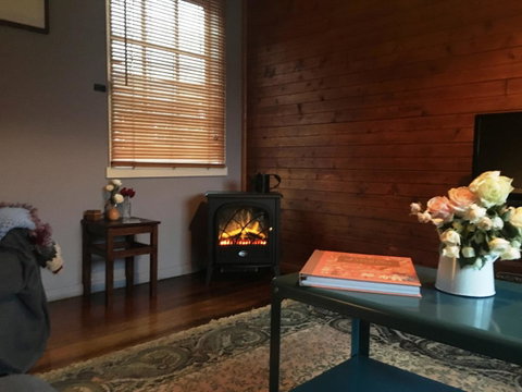 Walnut Cottage - Tourism Caloundra 2