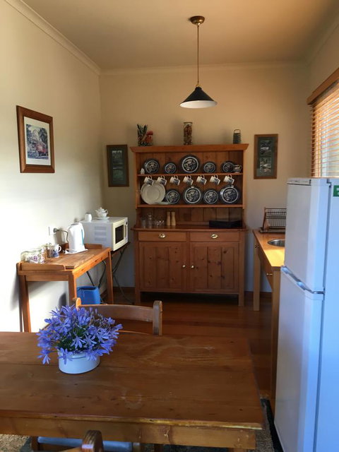 Walnut Cottage - Tourism Caloundra 3