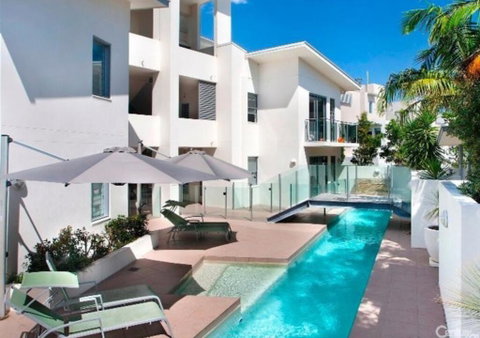 NEW Sunshine Beach Family Escape 3 Bedroom With Free Wifi And Parking - Tourism Caloundra 1