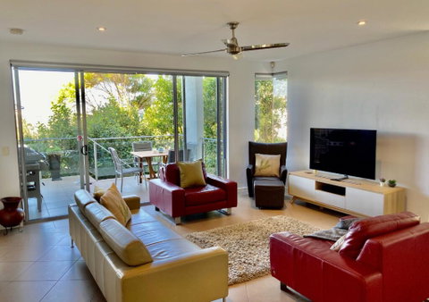 NEW Sunshine Beach Family Escape 3 Bedroom With Free Wifi And Parking - Tourism Caloundra 3