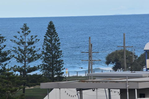 NEW UPMARKET COMFORTABLE 2 Bed, 2 Bath, OCEAN VIEWS, 250m To BUDDINA BEACH! - Tourism Caloundra 2