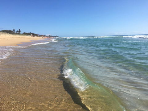 NEW UPMARKET COMFORTABLE 2 Bed, 2 Bath, OCEAN VIEWS, 250m To BUDDINA BEACH! - Tourism Caloundra 0
