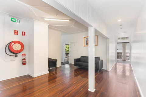 Newmarket Hotel - Tourism Caloundra 3
