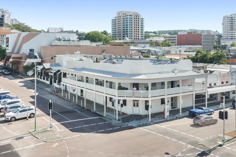 Newmarket Hotel - Tourism Caloundra 0