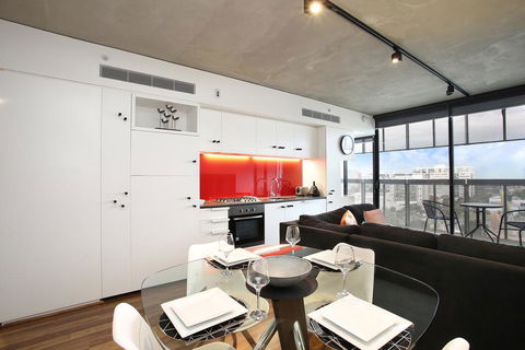 NGV Art Centre Retreat - StayCentral - Tourism Caloundra 1