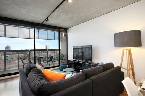 NGV Art Centre Retreat - StayCentral - Tourism Caloundra 2