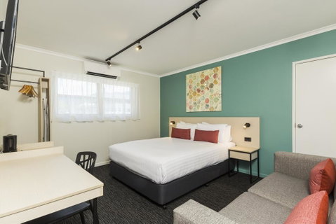 Nightcap At Balaclava Hotel - Tourism Caloundra 0