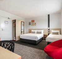 Nightcap at Camp Hill Hotel - Tourism Caloundra